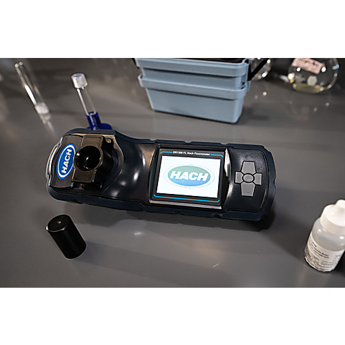 ULR Free Chlorine Fluorescence Test Kit, 2100 µg/L (ppb), 100 Tests UN3316